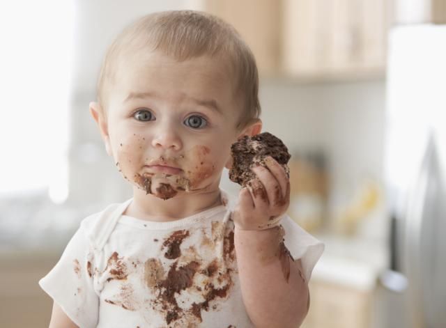 Prima dată când copilul meu a mâncat ciocolată   Și Blondele Gândesc